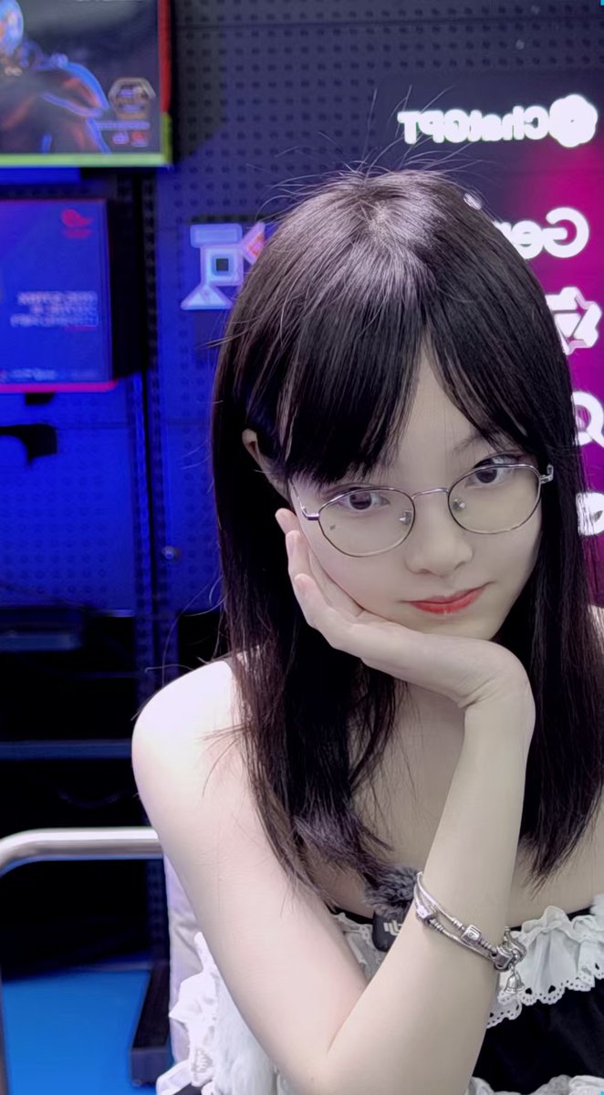 清月已经不困了 tweet media