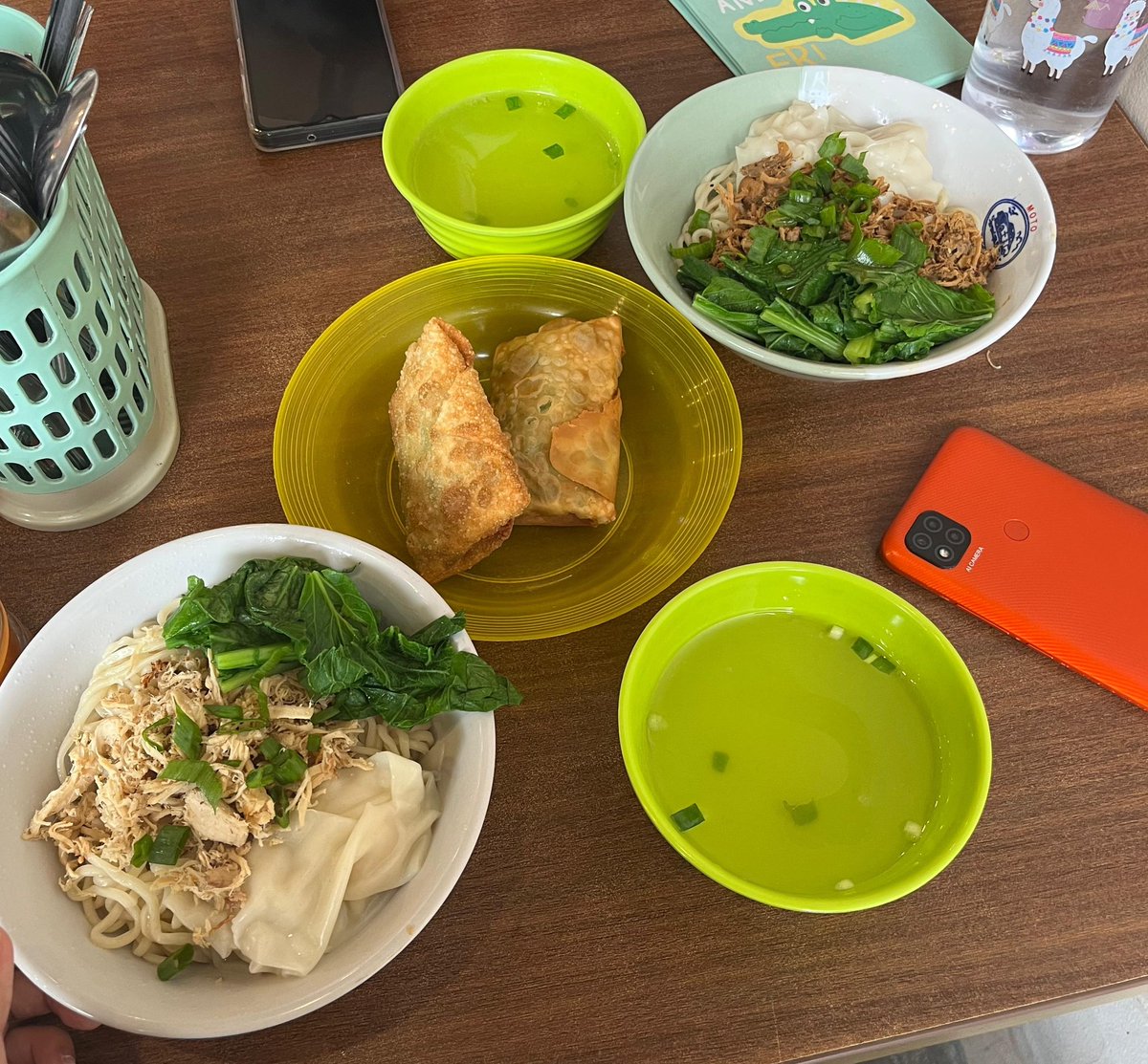 menyantap my istri (mie ayam)