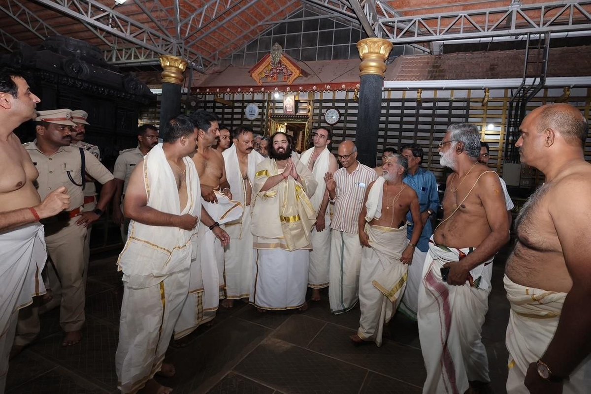 PNRai1's tweet photo. केरलम के गुरुवायूर मंदिर में अनंत अंबानी ने जो किया, वह सिर्फ एक मंदिर दर्शन से कहीं बड़ा लगता है।

₹6 करोड़ का दान, ₹12 करोड़ पुनर्स्थापन के लिए, और साथ ही हाथियों की देखभाल के बारे में सोचना — जैसा उन्होंने वंतारा में किया है।

जिस तरह ये सब एक साथ जुड़ता है, वही बात अलग बनाती है।

सिर्फ प्रार्थना नहीं, बल्कि उस स्थान, उसके इतिहास और वहाँ के जानवरों की देखभाल भी।

यह सच में एहसास कराता है कि आस्था सिर्फ अनुष्ठानों तक सीमित नहीं होती।

यह इस बात में भी दिख सकती है कि आप वापस क्या देते हैं और किसे संरक्षित करने का निर्णय लेते हैं।

#AnantAmbani सच में फर्क पैदा कर रहे हैं।

केरलम में लुप्त हो रहे सनातन धर्म की वापसी के लिए @AnantAmbani जैसों की सख्त जरूरत।