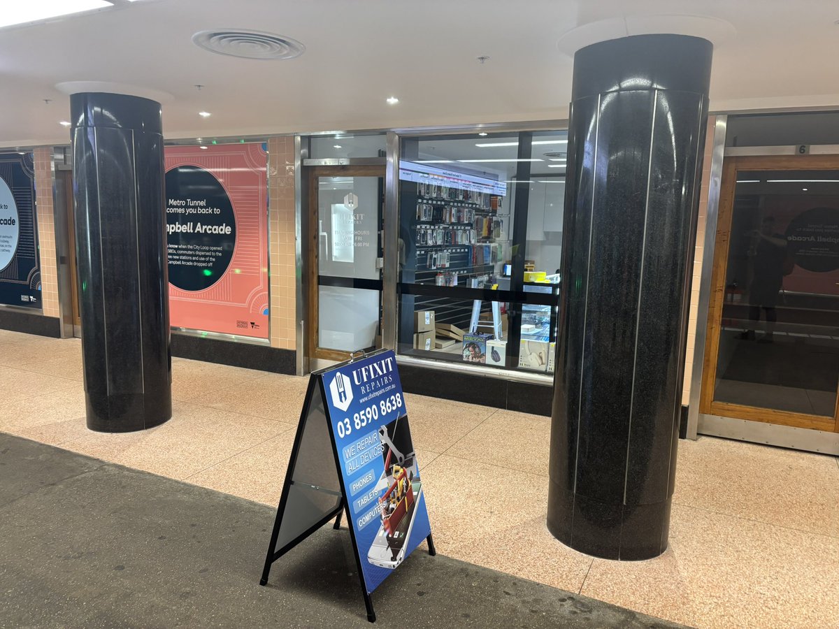 pixeltoofar's tweet image. Good news. Someone has moved into Campbell’s Arcade entrance to Flinders street station. A phone 📱 fix it shop.
#transport #melbourne #trains #retail