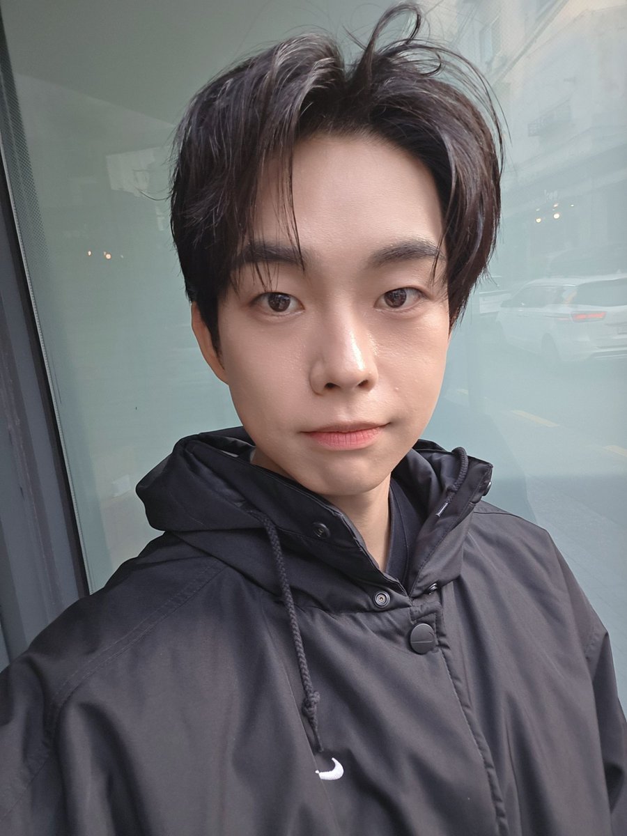 왈르르 tweet media