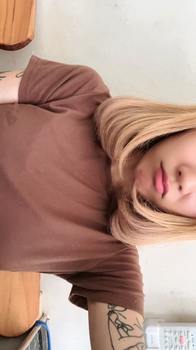 _mandott's tweet photo. Dikamera ga keliatan yaa. Ini dari blonde ke milk tea. Tp diliat2 sama aja njirrr https://t.co/XGo6N59p5I