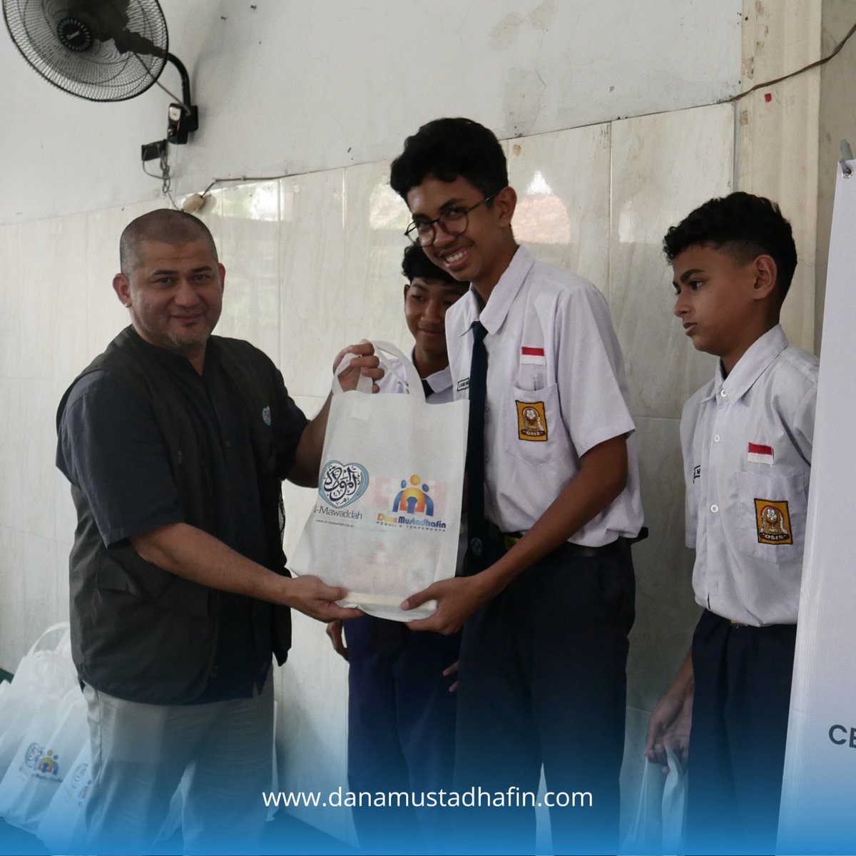 mustadhafin's tweet image. Pemberian Perlengkapan Sekolah di Insan Semesta Pemalang

Selengkapnya: 
facebook.com/share/p/1DwjCP…

 #pedulipendidikan #indonesiaberdaya