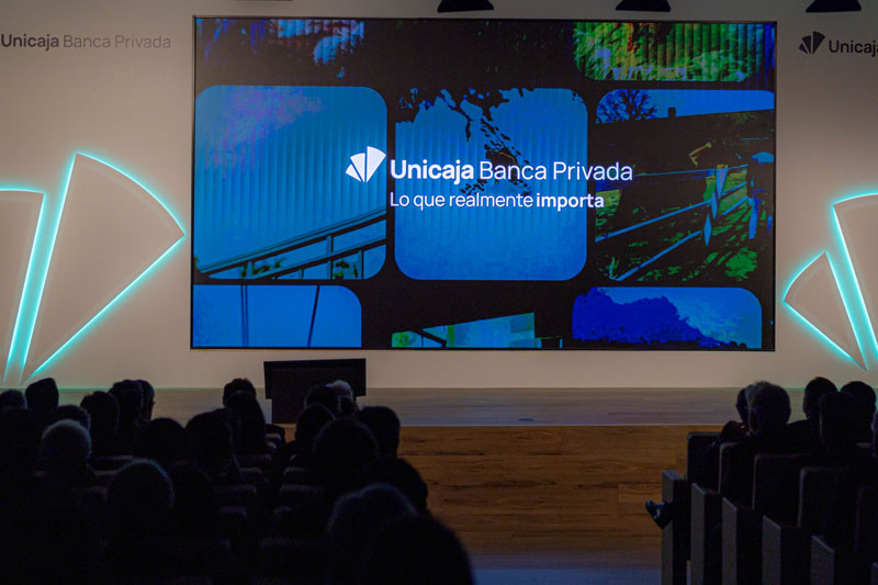 cyleconomica's tweet image. .@UnicajaBanco  reúne a cerca de 300 #clientes de #BancaPrivada y #Empresas ow.ly/7S4h50YFxKx