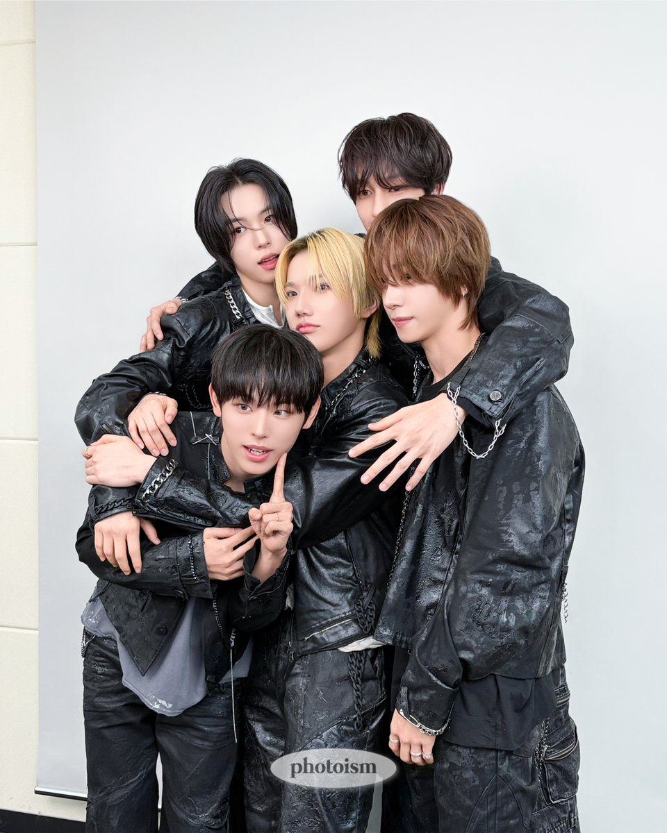 PHOTOISM BEHIND tweet media