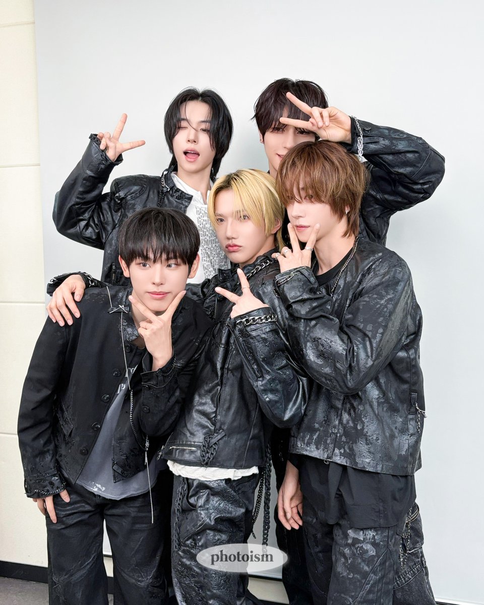 PHOTOISM BEHIND tweet media