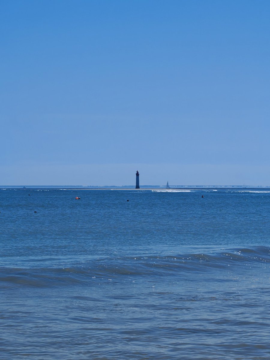 NHoonited's tweet image. Ciel bleu et grand soleil, mon temps préfé-#Ré