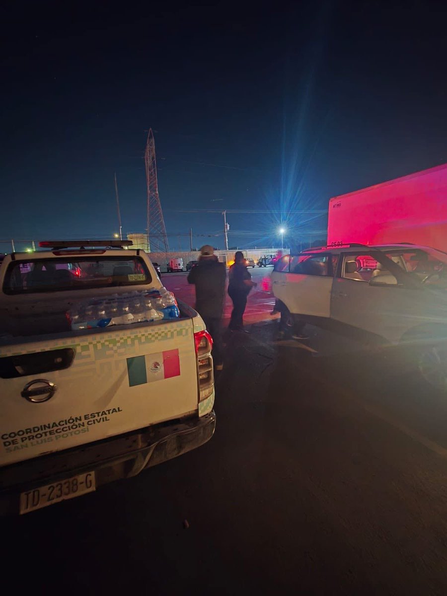 Planoinforma's tweet image. #SLP | 🔥✅ Incendio en Polímeros Nacionales, totalmente controlado

La Coordinación Estatal de Protección Civil informó que el incendio registrado en la empresa Polímeros Nacionales fue controlado en su totalidad, sin personas lesionadas.

Autoridades destacaron la coordinación