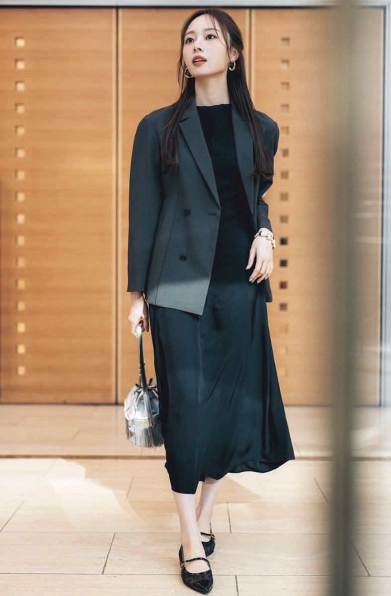 373beauty_wave's tweet image. 拝啓CLASSY様  

誌面の神スタイリング、アクスタ化お願いできませんか。

10体並べてマネキンのセレクトショップを我が家で開きます。

アクスタはサイズ170cmを折り畳まずに運んで来てください。

敬具

 #CLASSY