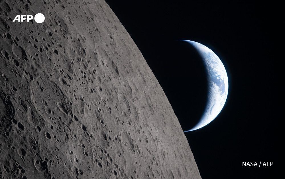 FMLarousse's tweet image. Après un voyage réussi autour de la #Lune de la mission #ArtemisII, tout s'est bien passé lors du voyage du vaisseau spatial Orion vers la #Terre - à l'exception des toilettes à 23 millions de dollars qui sont bouchées a indiqué l'#AFP ce matin.
