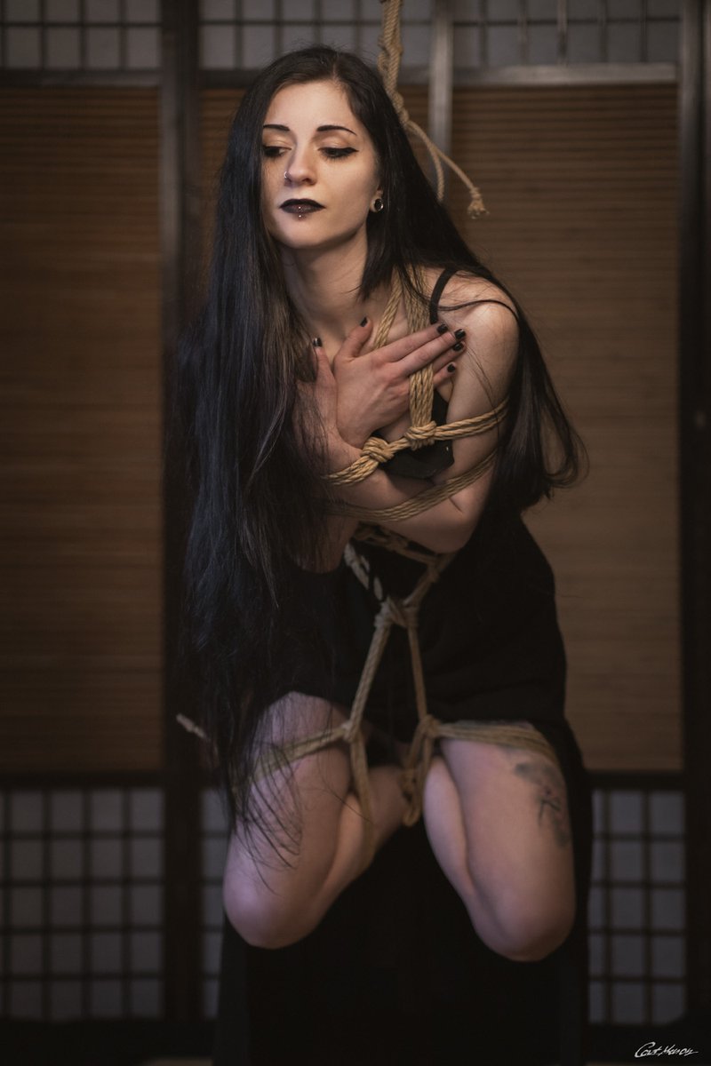catmason_ropes's tweet photo. Joro-Gumo’s sanfter Bann (2026)
#DunkleRomantik #JapanischeMythologie #kinbakuesthetics #ropeartphotography #kinbakustyle #juterope #mysticbeauty #darkfantasy #ShibariArt #JapaneseMystic #catmason #shibari #kinbaku #rigger #ropebunny #ukete #ropeart #stuttgart #modelswanted https://t.co/VUPbhHvouV