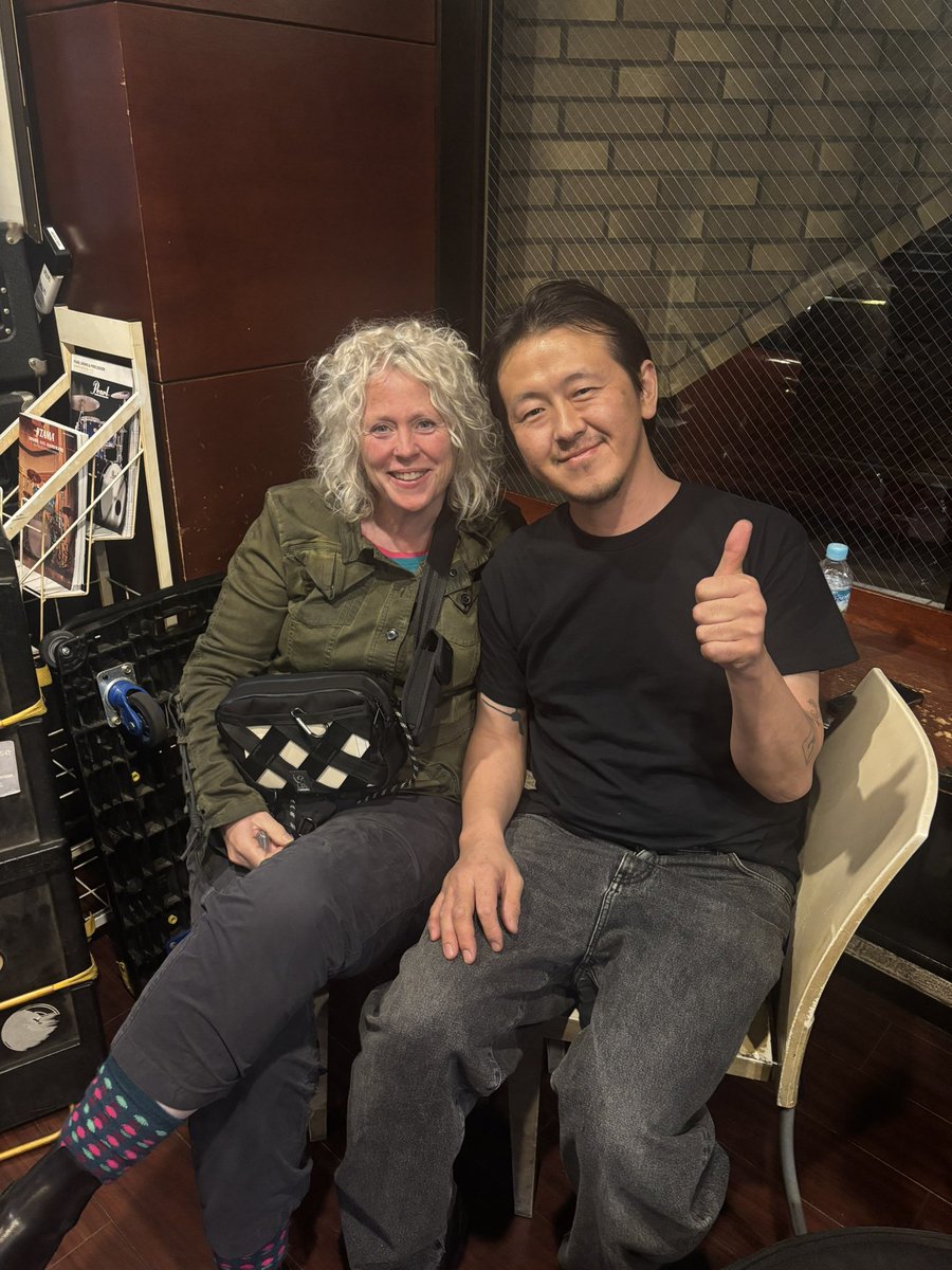 ジャネットさんに会えた！彼女はSHONBENにいた。魚頭はMY WINTER JANEにいてスプリット7"をsnuffy smileからリリースしている。このREMINDERて曲は魚が作ったんだけど今でも気に入っててたまに聴く。1999年て!!!
youtu.be/t7Czr9jyAlQ?si…