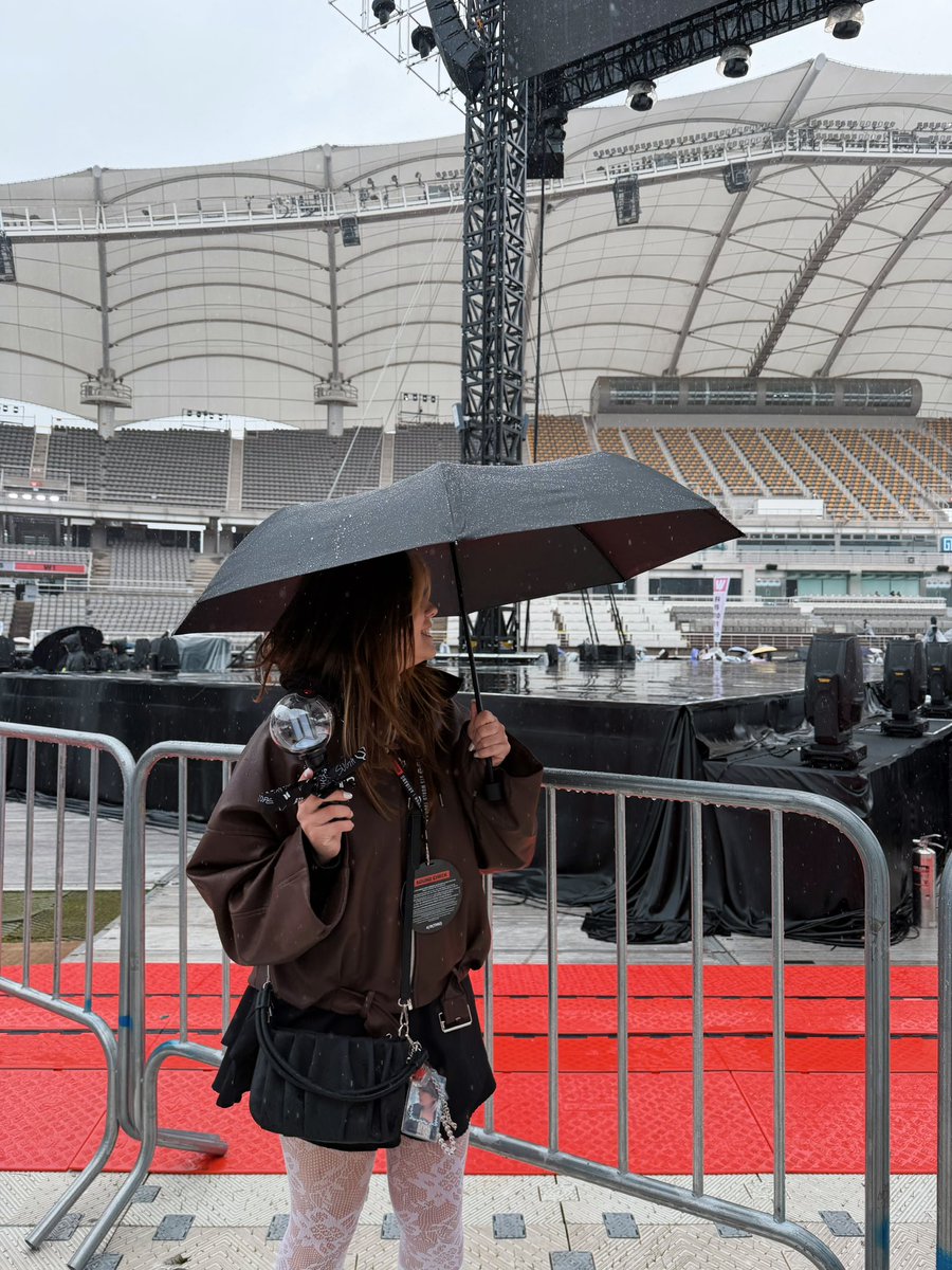 vivi ¨̮ ⁷ 🪭 is seeing bts TODAY!! tweet media