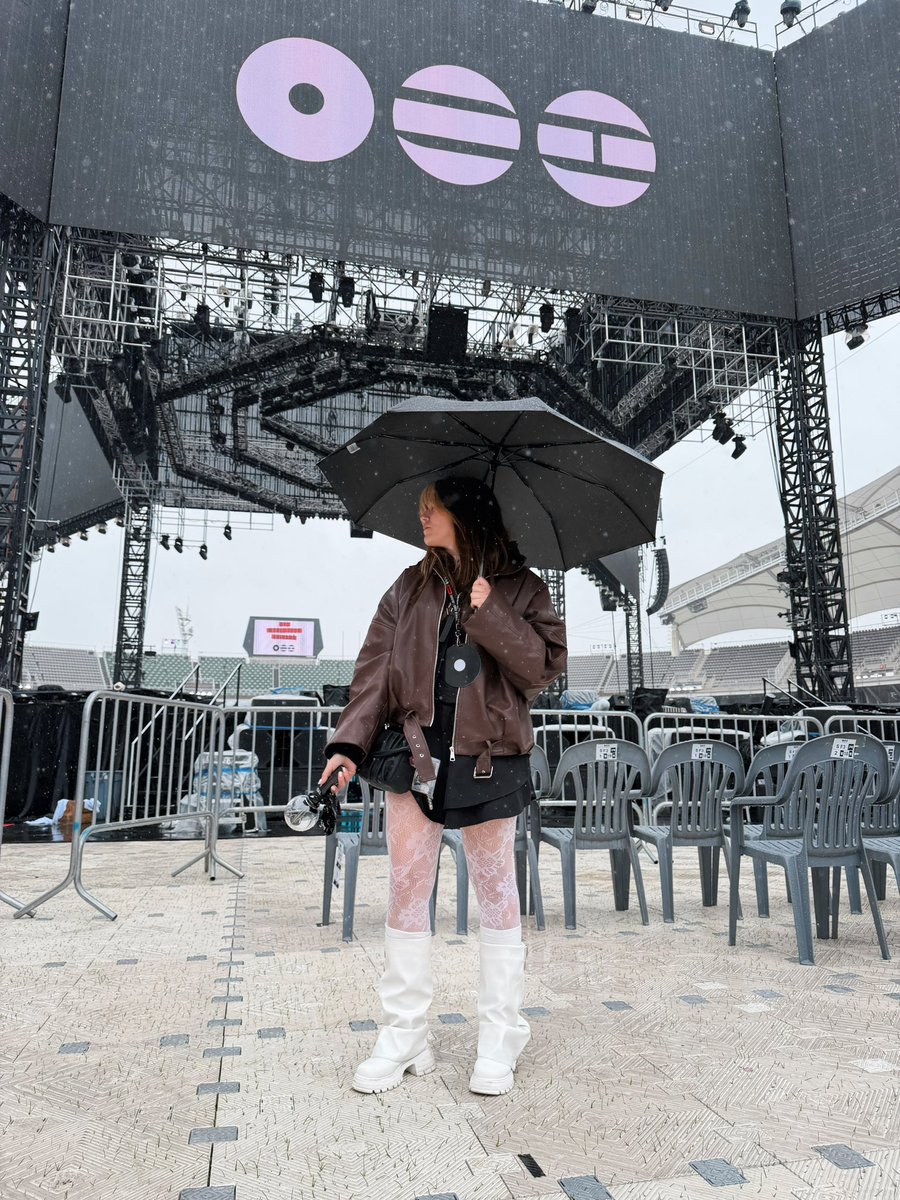 vivi ¨̮ ⁷ 🪭 is seeing bts TODAY!! tweet media