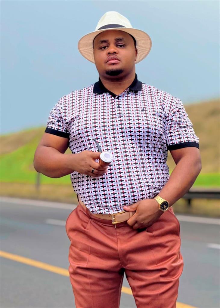 dailysunsa's tweet image. Maskandi king warns: Don't buy expensive clothes! 
He warns fans not to put themselves under pressure.
snl24.com/dailysun/celeb…
#Maskandi #Warning