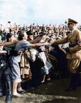 danielnegreira_'s tweet photo. O argumento para o “mercado de ideias” pressupõe q as palavras são usadas apenas em seu “sentido descritivo, lógico ou semântico”. Mas na política, e mais notadamente na política fascista, a linguagem não é usada simplesmente para transmitir informações, mas para provocar emoção. https://t.co/gdzVmBnKQD