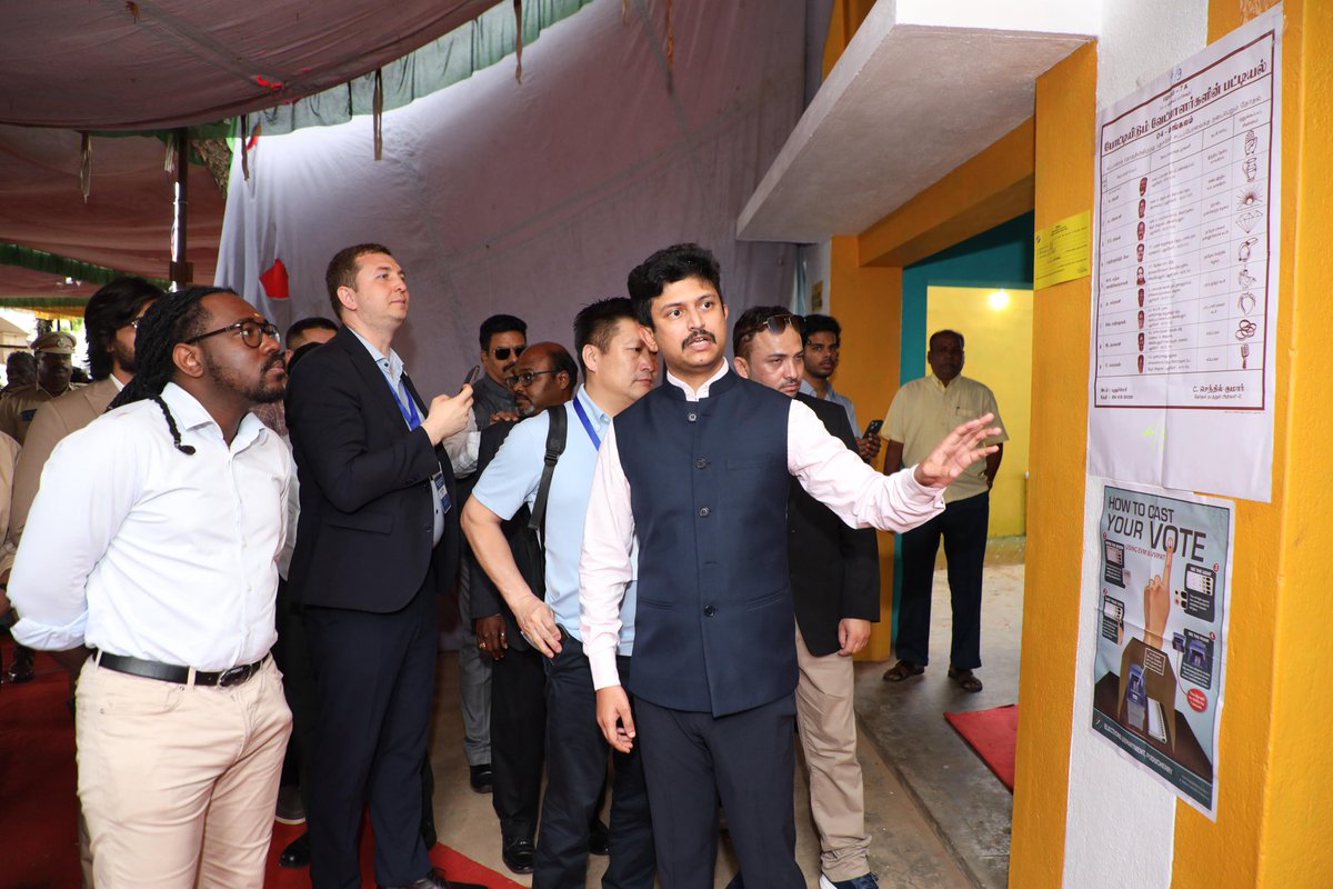 ECISVEEP's tweet image. Chunav ka Parv, Puducherry ka Garv! 🇮🇳

International delegates  under the International Election Visitors’ Programme #IEVP are visiting polling stations in #Puducherry and witnessing the poll, the celebration of the Festival of Democracy.

They appreciated the large-scale and