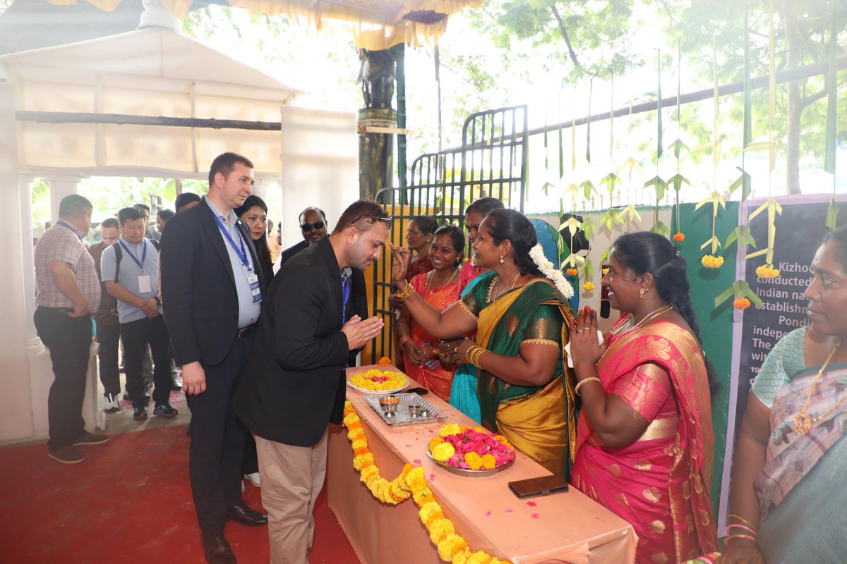 ECISVEEP's tweet image. Chunav ka Parv, Puducherry ka Garv! 🇮🇳

International delegates  under the International Election Visitors’ Programme #IEVP are visiting polling stations in #Puducherry and witnessing the poll, the celebration of the Festival of Democracy.

They appreciated the large-scale and