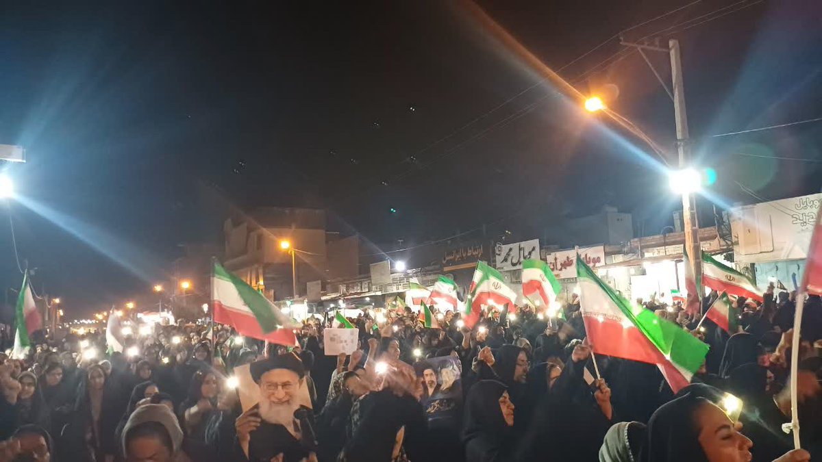 حماسه حضور مردم رودبار در شب اربعین قائد امت رهبر شهیدمان
#جانفدا
#اربعین_فراق