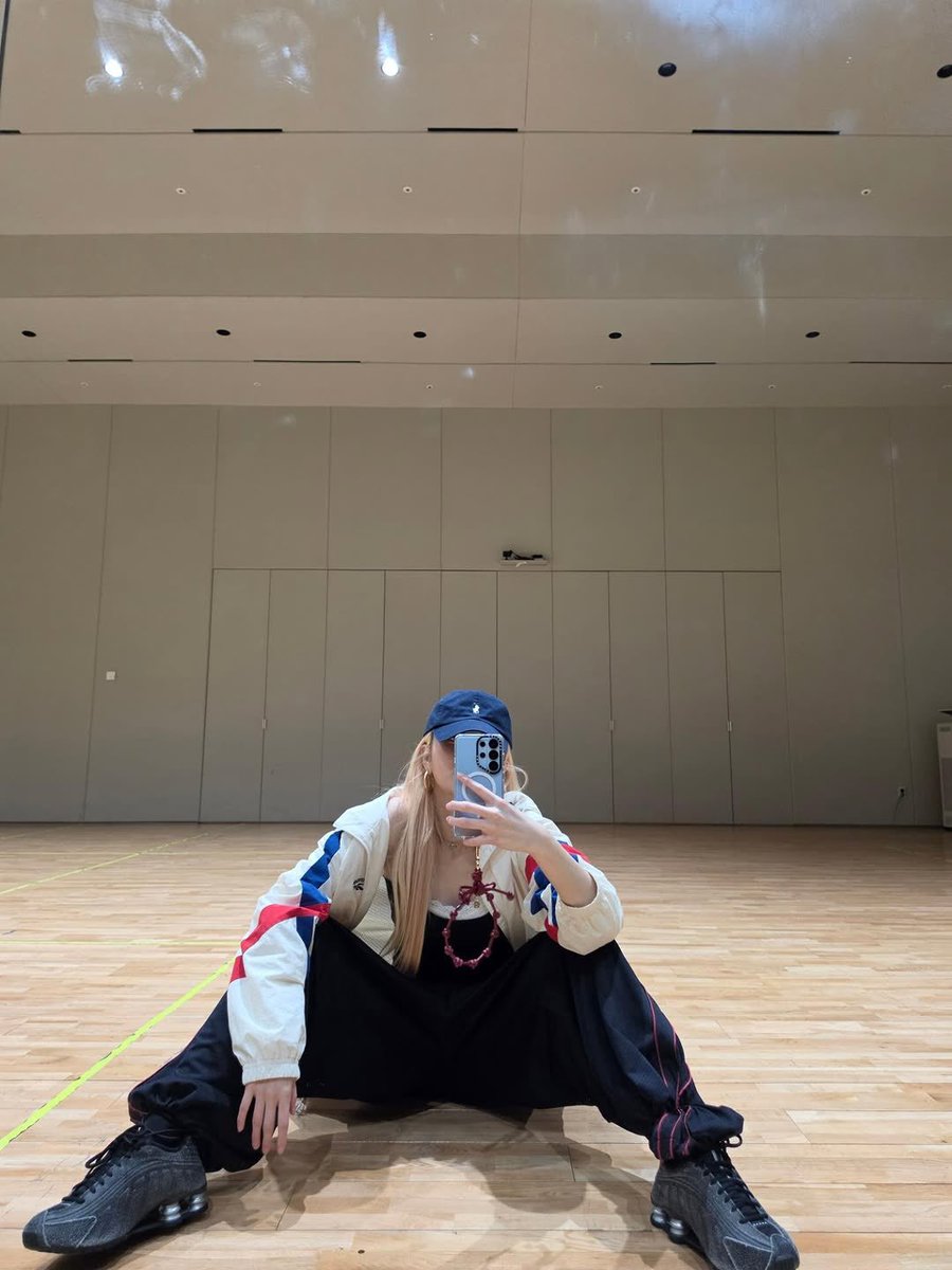 le sserafim pics tweet media