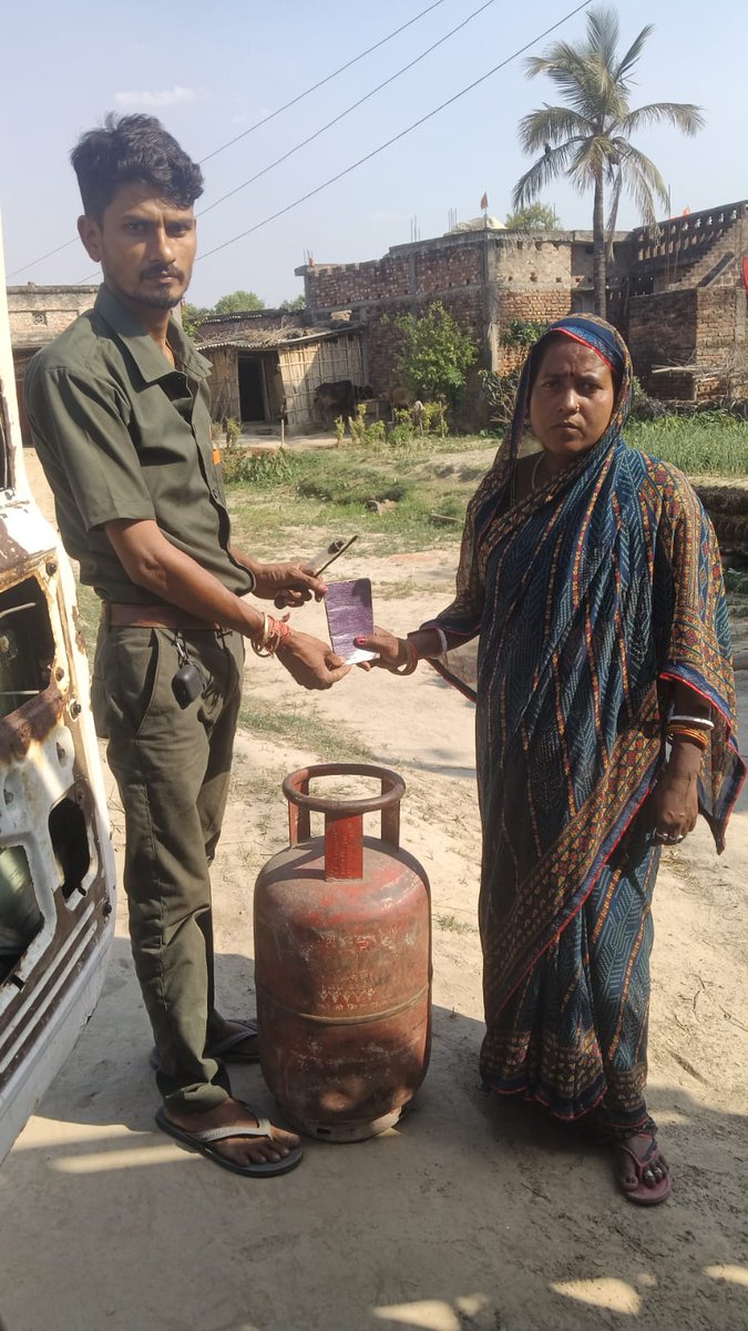 IOCL_BIHAR's tweet image. Ensuring timely LPG home delivery across Madhubani, Bihar—reaching households with care and reliability. Indane continues to strengthen last-mile connectivity, making clean energy accessible even in remote areas. #Indane #EnergyForAll #StayCalmIndia @IndianOilcl