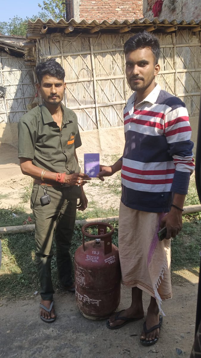 IOCL_BIHAR's tweet image. Ensuring timely LPG home delivery across Madhubani, Bihar—reaching households with care and reliability. Indane continues to strengthen last-mile connectivity, making clean energy accessible even in remote areas. #Indane #EnergyForAll #StayCalmIndia @IndianOilcl
