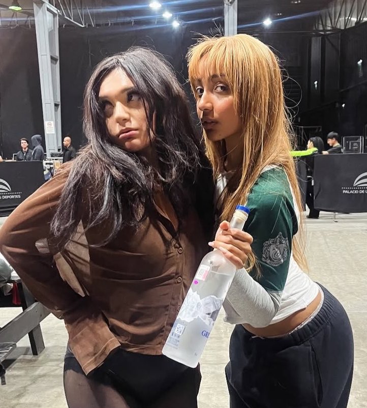 Gotitas de Poliodio 😼 tweet media