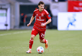 BreitnerPolo's tweet photo. L'augmentation de qualité du #SCFreiburg et ses conséquences ! Wagner (22) prêté ô #sgd1953, Weisshaupt (24) à la relance à #h96, Muslija (27) trop juste et ô #f96, les 3 prêtés en #Bundesliga2 ... sans oublier les échecs (prévisibles ?) #Adamu et #Dinkçi #UEL #Bundesliga #SCF https://t.co/4HTK6jH8Jm