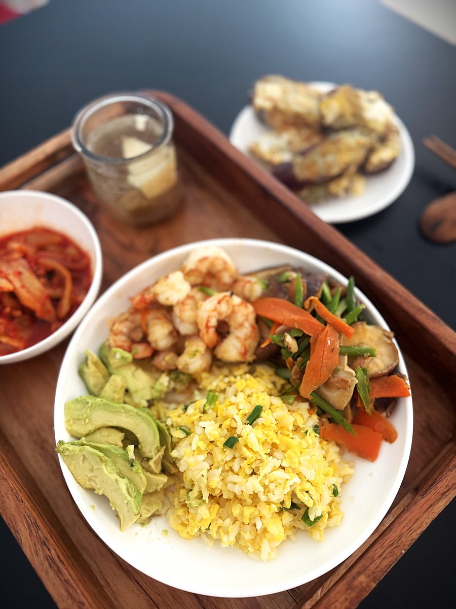 dliphotos's tweet image. 今天晚餐吃得早，一份蛋炒饭，一盘野生红虾炒香菇，再配一杯梅子清酒。

另外，把红薯裹上鸡蛋和奶酪稍微炸了一下，味道非常不错。

今天给大家看看日本真正的荷花茶，找不到出处了，但是这茶水是完全取自新鲜的荷花。很惊艳！

#food #tea