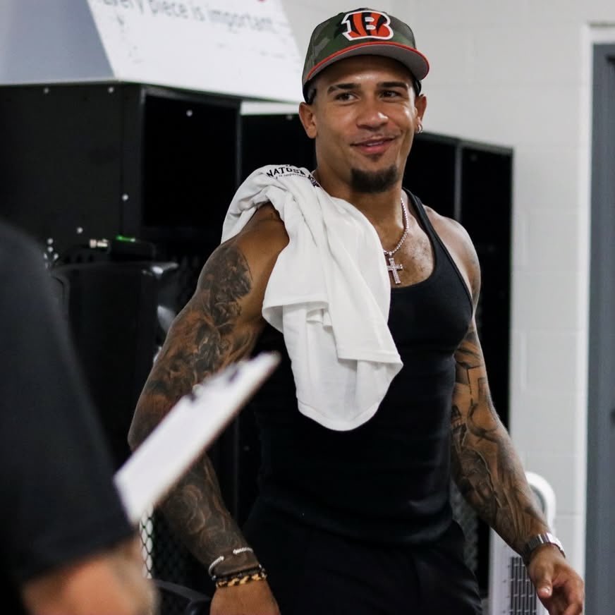 ❤️‍🩹 tweet media