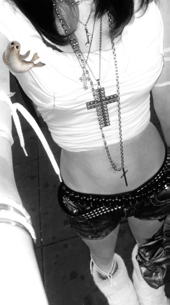 i9G0RE's tweet image. here is my ootd I Thnik it's too awesome to not share unless im just a huge narcissist Whatever i miss jungji #killsMyself #suicide