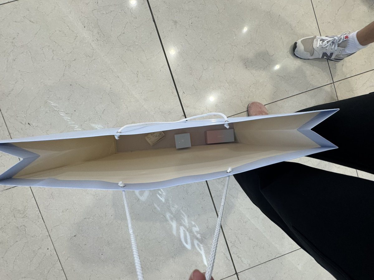 Nakakatawa yung ang laki ng paperbag pero ang laman cute lang