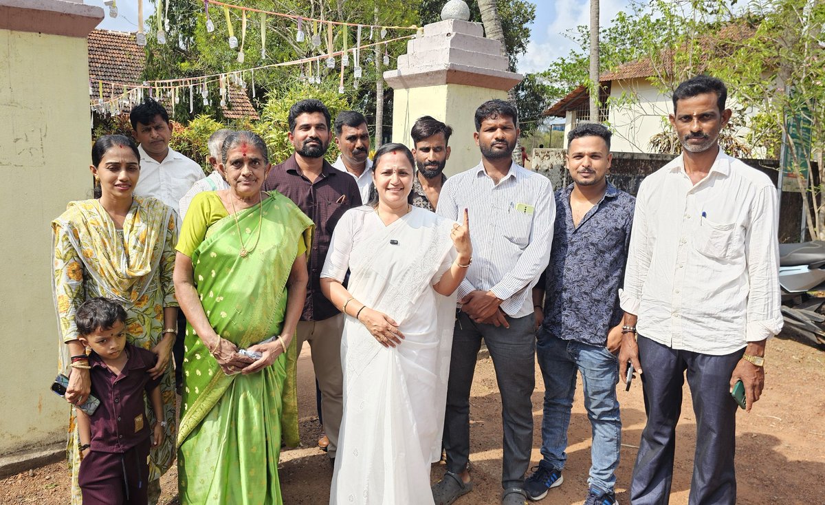 AshwiniML2's tweet photo. Casted my vote for a Vikasit Manjeshwara at Polling Booth 49, Kodlamogaru Sree Vani Vijaya AUP School, Vorkady Panchayath.
Exercised my democratic right and contributed towards a future of development and progress. 🇮🇳
#Vote4Development https://t.co/ZyXHohuT9P