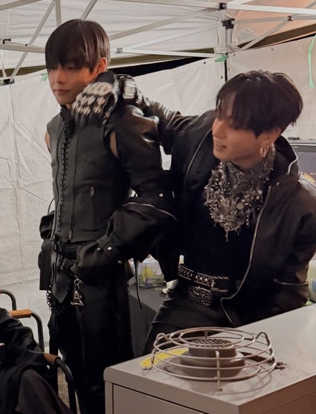 taekook𑁤 tweet media