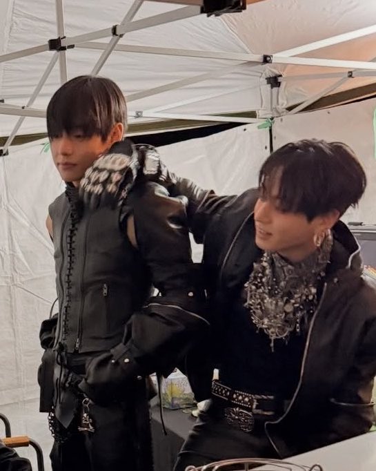 deksu💥 tweet media