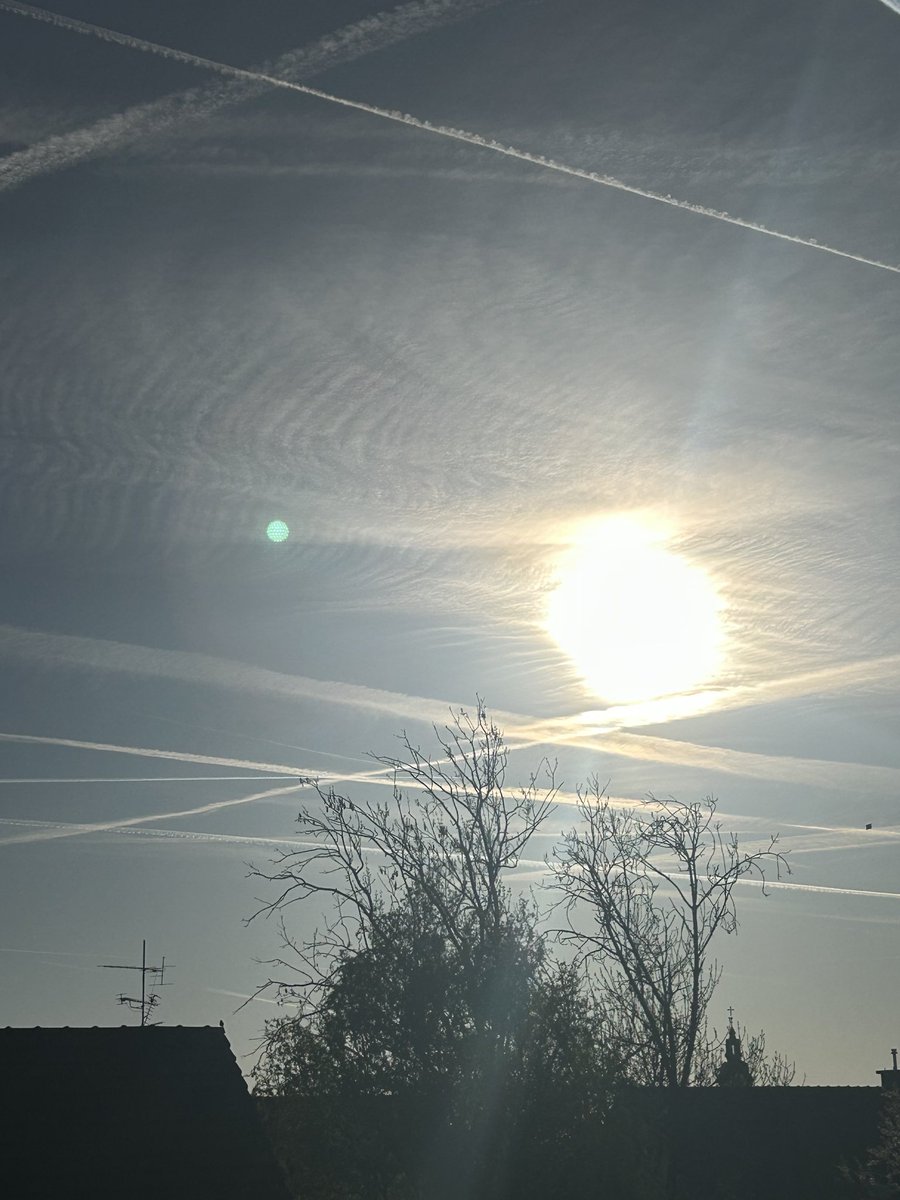 dstorm70's tweet photo. For the blind fu****s 👌 direct attack on the sun ( sun dimming).💩💩💀☠️☠️☠️☠️
This is normal, right??????
@TheGeoFight_com 
God help us, I am so sick of it 🤢🤮🤮🤮
#Chemtrailing 
🫵Make Sky Great Again 🙏 https://t.co/d6U7C2IrxA