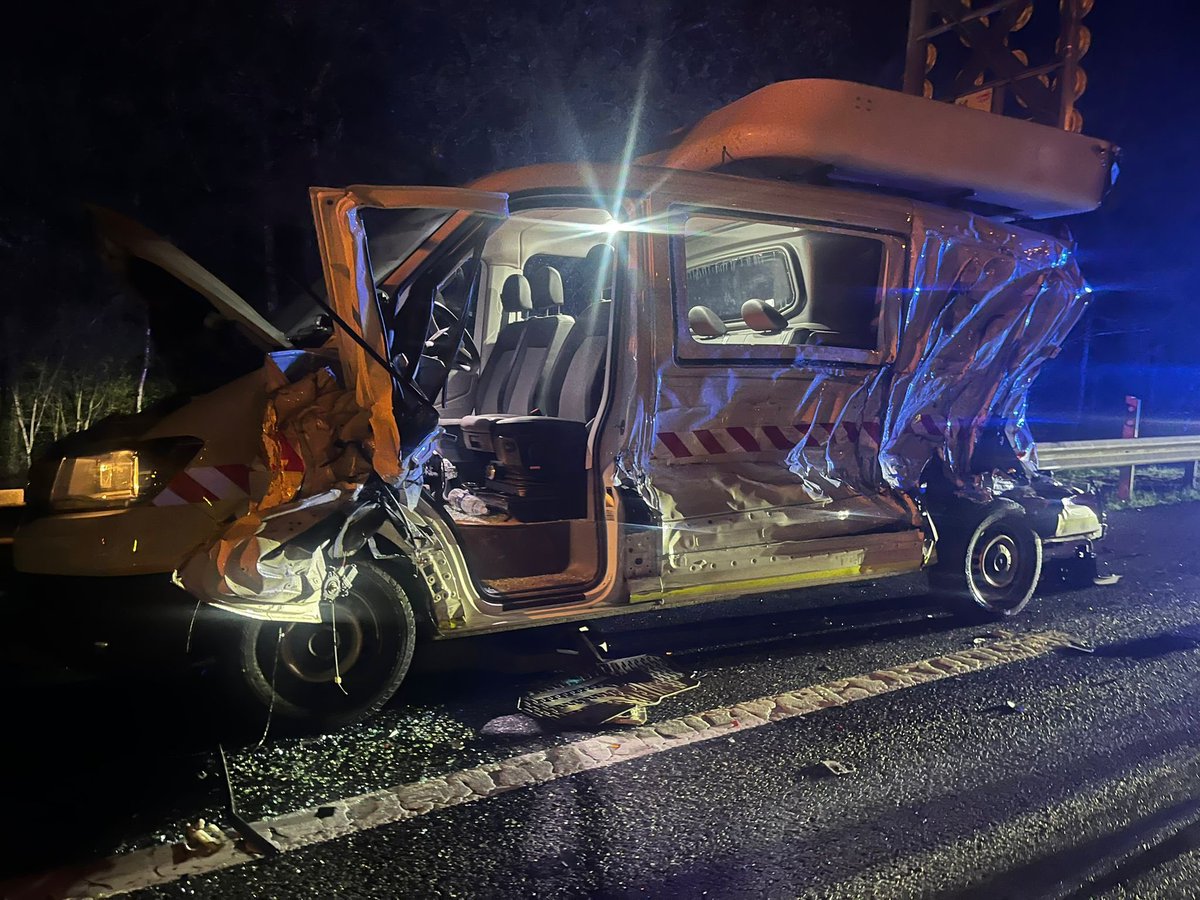 zerbitzuustela's tweet photo. 🆘🚨Errepideetako langileak beti arriskuan!!!
Istripua AP-8an, Zarautz parean
#Gipuzkoa @Gipuzkoa https://t.co/pQb2wiHLKC