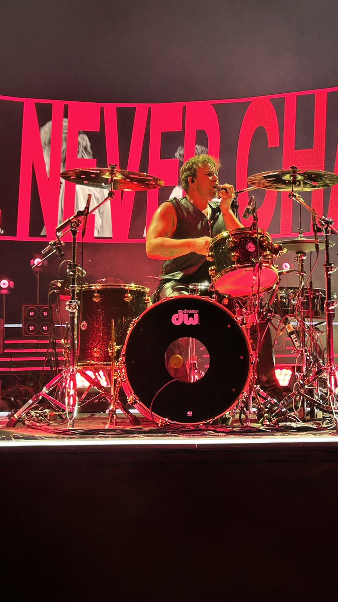 breachomens's tweet image. Ashton in Paris yesterday 💥 #EasParis #ParisIsAStar