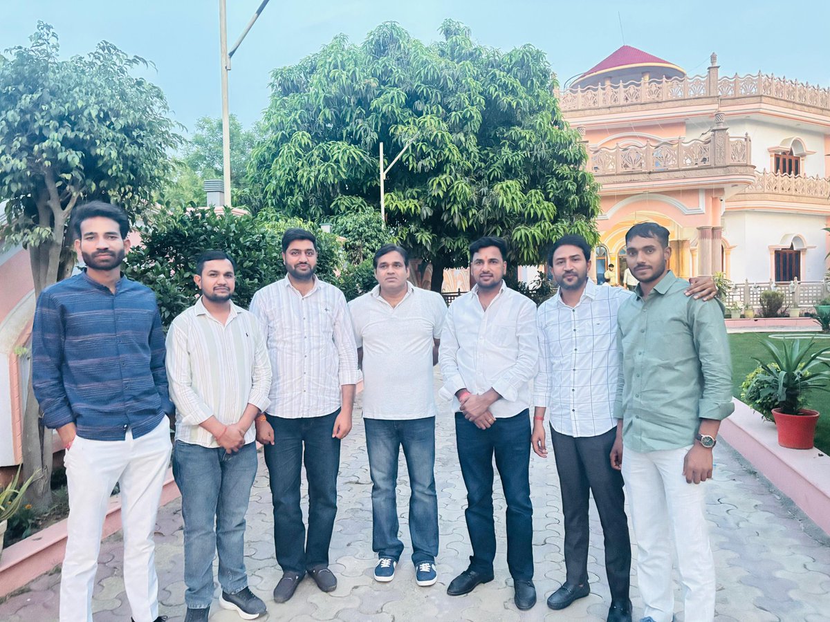 ग्रेटर नोएडा में राष्ट्रीय अध्यक्ष <a href="/RYGSSS/">राष्ट्रीय युवा गुर्जर स्वाभिमान संघर्ष समिति</a> ,राष्ट्रीय महासचिव <a href="/AzadSamajParty/">Aazad Samaj Party - Kanshi Ram</a> #गुर्जर_गौरव_रविन्द्र_भाटी जी से युवा नेता <a href="/Mahaveergurjar_/">Mahaveer Gurjar</a> जी,समाजसेवी <a href="/RavindraPatel05/">Ravindra Patel</a> जी,<a href="/IamAnkitNagar/">Ankit Nagar</a> जी,<a href="/RamveerAdoli/">Ramveer Adoli</a> जी,देवेंद्र सिंह जी ने मुलाक़ात की और मार्गदर्शन प्राप्त किया
<a href="/Ravinder_ASPK/">Ravindra Bhati Gurjar</a>