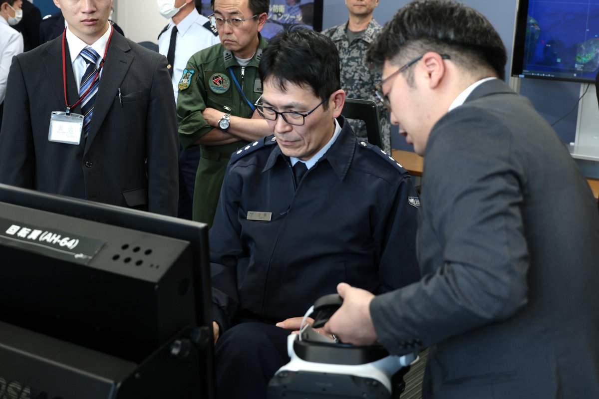 jasdf_adtc's tweet photo. #航空開発実験集団司令部 は、民間企業のご協力のもと、#フライトシミュレータ や、防衛装備庁や幹部学校等でも活用されている次世代領域横断ソフトウェア、3Dモデルを使用した整備訓練教育システムの体験会を実施しました♪
#3D技術 活用の見識を広げる有意義な機会となりました(⌐■_■)φ https://t.co/PJKdkglOdQ