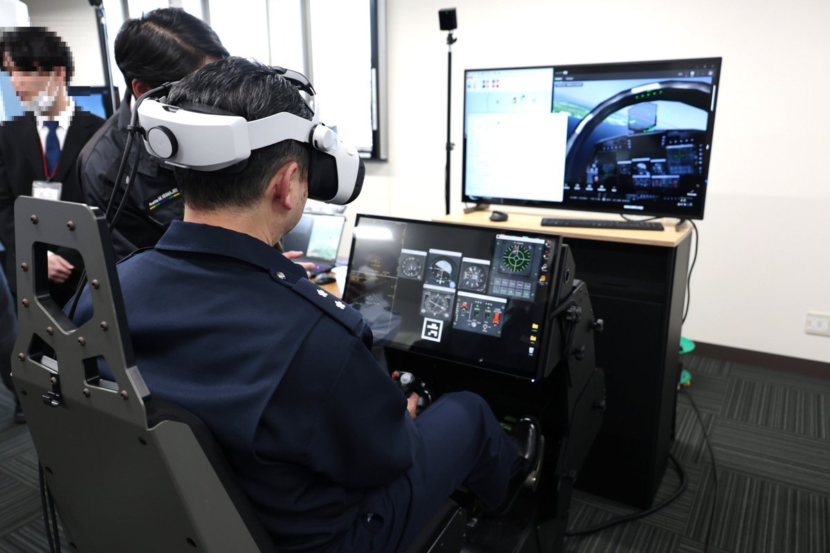 jasdf_adtc's tweet photo. #航空開発実験集団司令部 は、民間企業のご協力のもと、#フライトシミュレータ や、防衛装備庁や幹部学校等でも活用されている次世代領域横断ソフトウェア、3Dモデルを使用した整備訓練教育システムの体験会を実施しました♪
#3D技術 活用の見識を広げる有意義な機会となりました(⌐■_■)φ https://t.co/PJKdkglOdQ
