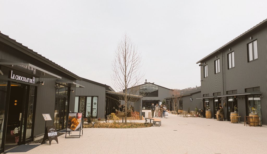 *yukako* I love the acoustic guitar tweet media