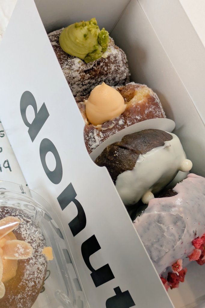 *yukako* I love the acoustic guitar tweet media