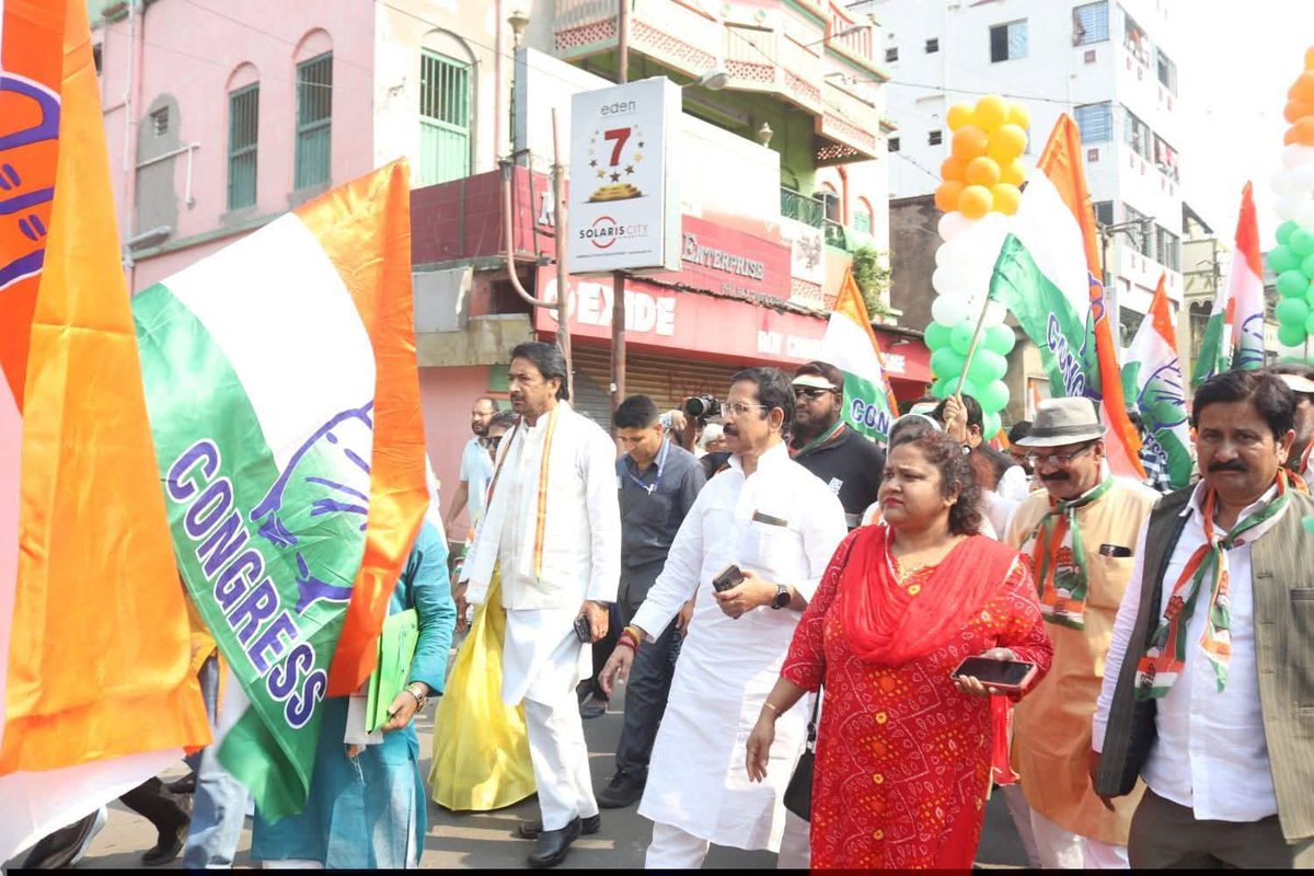 BPSinghINC_'s tweet photo. . @INCWestBengal  के अध्यक्ष श्री सुभांकर सरकार जी ने श्रीरामपुर विधानसभा क्षेत्र से अपना नामांकन दाखिल किया।कांग्रेस महासचिव एवं पश्चिम बंगाल प्रभारी जनाब @GAMIR_INC जी सहित प्रदेश के अन्य वरिष्ठ नेताओं के साथ नामांकन में शामिल हुआ।
हम कांग्रेस के लोग जनता की आवाज बनकर हर सरकार की गलत नीतियों, भ्रष्टाचार और जनविरोधी फैसलों के खिलाफ साहसपूर्वक अपनी आवाज बुलंद करते रहेंगे।