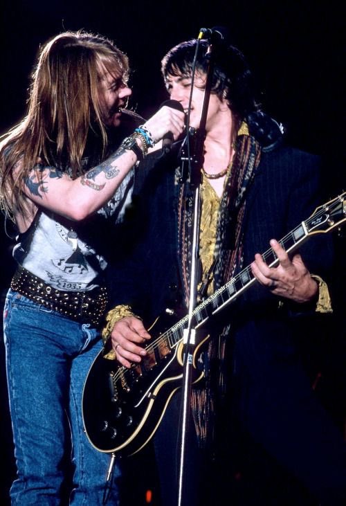 dailywaxlrose's tweet image. Happy birthday to Izzy!!🖤 

#AxlRose #IzzyStradlin #GunsNRoses #GnFnR