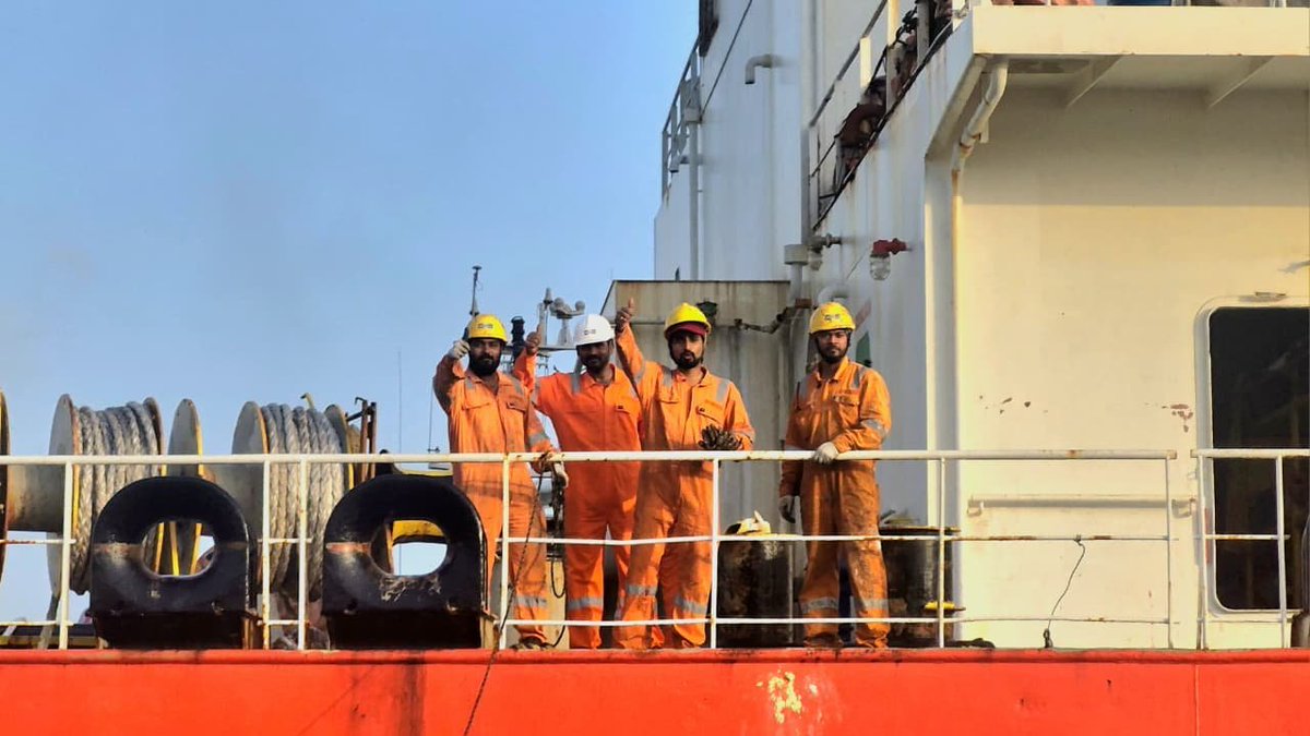 DDNewslive's tweet image. Green Asha 🇮🇳—an India-flagged LPG vessel that has successfully crossed the #StraitofHormuz, has moored at JNPA's liquid berth operated by BPCL-IOCL today.   

This is a significant milestone as it is the first such vessel to reach JNPA since the onset of the war between Iran,