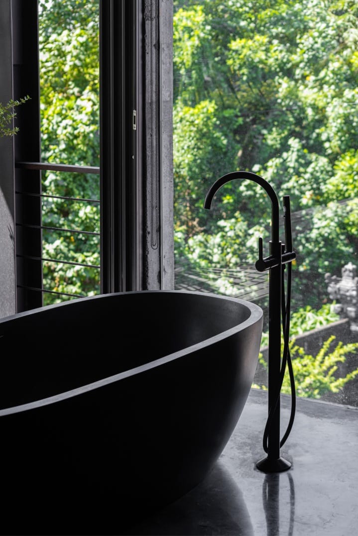 PalomaHardware's tweet image. Masih ada yang keinget-inget sama liburan kemaren gak?

Kalo aku masih kebayang-bayang sama spot ini, beneran kerasa banget nyamannya stay di villa pas liburan kemarin 👀

#bathroom #bathtub #villa