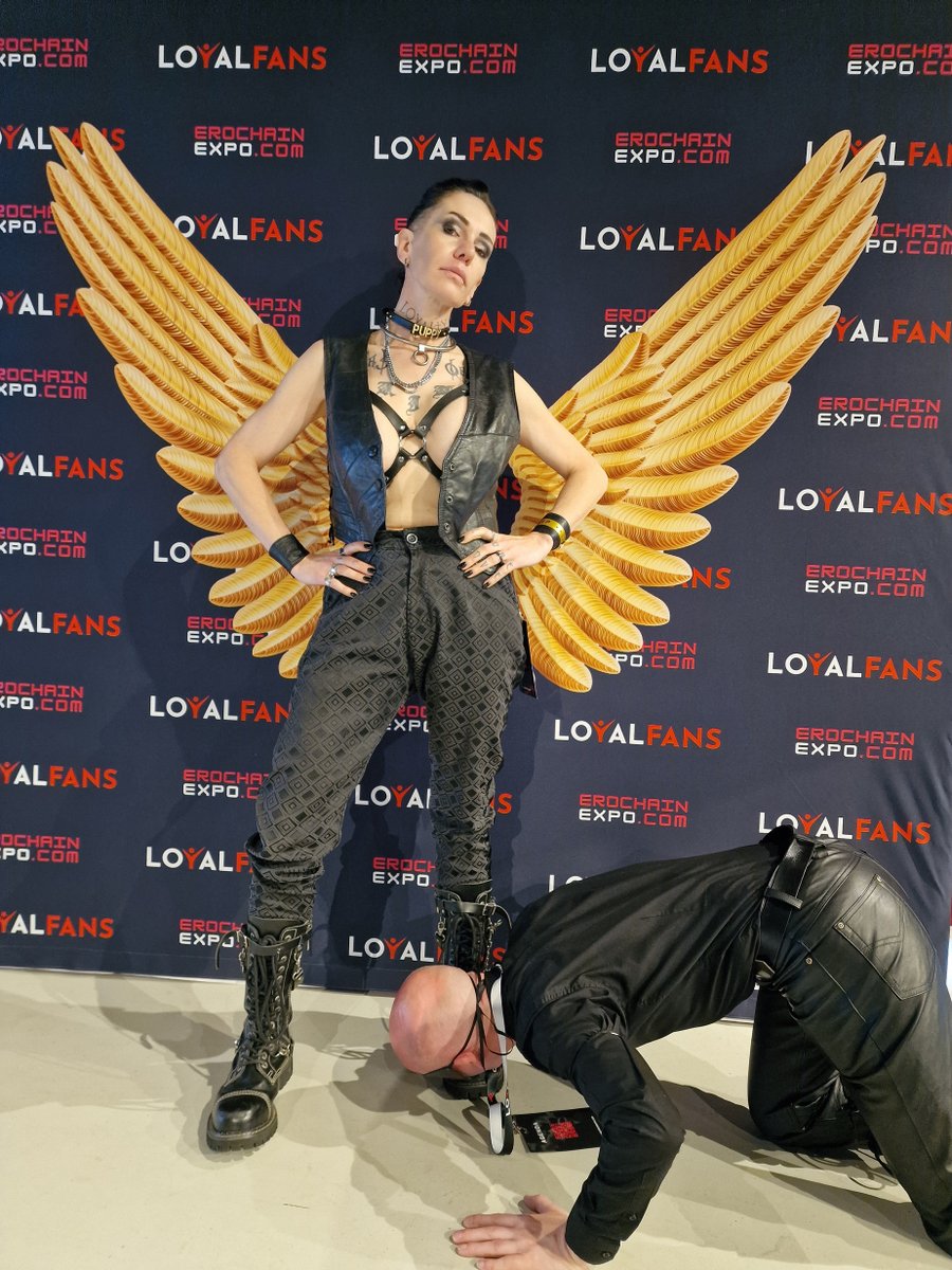 DaVinciVideo's tweet photo. I'am a @realloyalfans angel! 
Follow me for FREE:
Click ➡️ https://t.co/5yNvjffTaE https://t.co/ArE8Scmb89