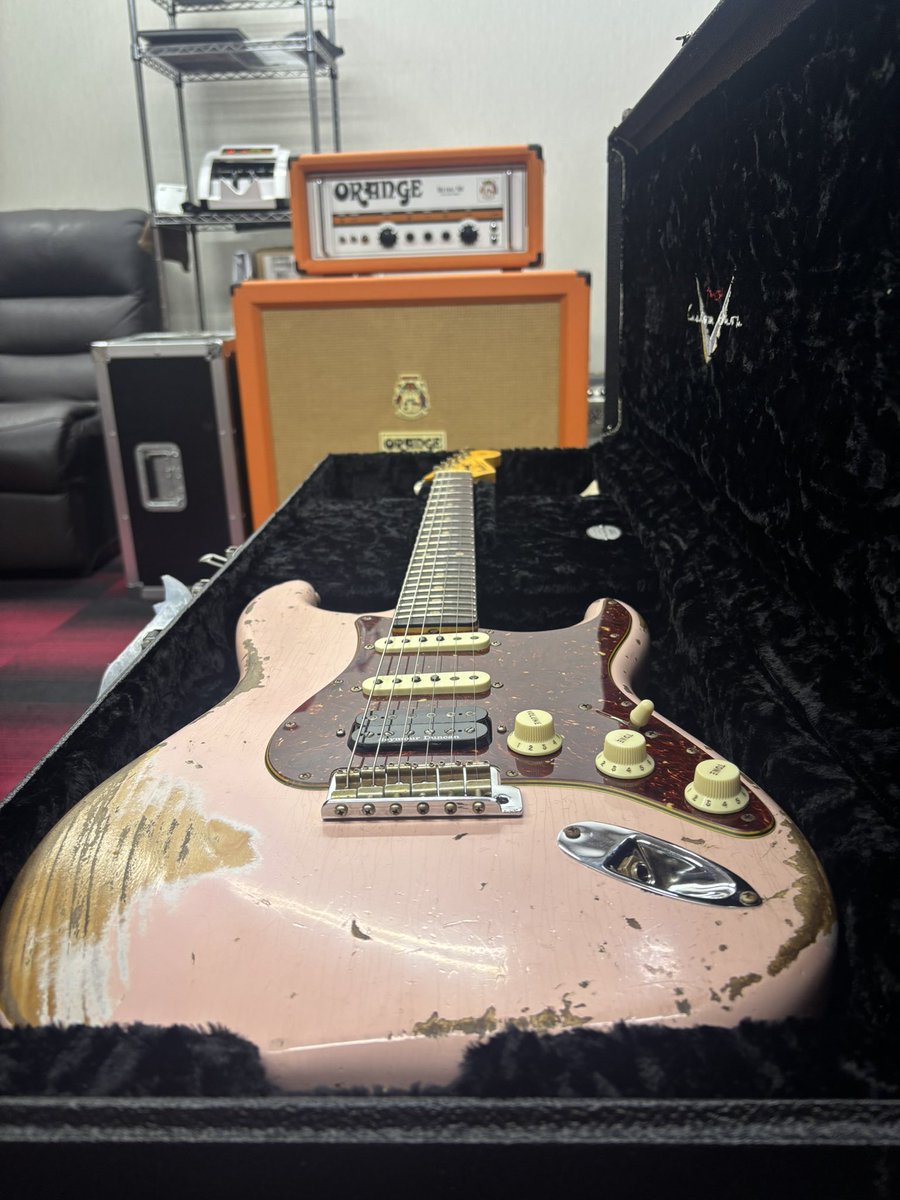 Fenderのヴィンテージギター‼️
29歳最期の日に一括購入‼️

そして人生29年間に自害‼️