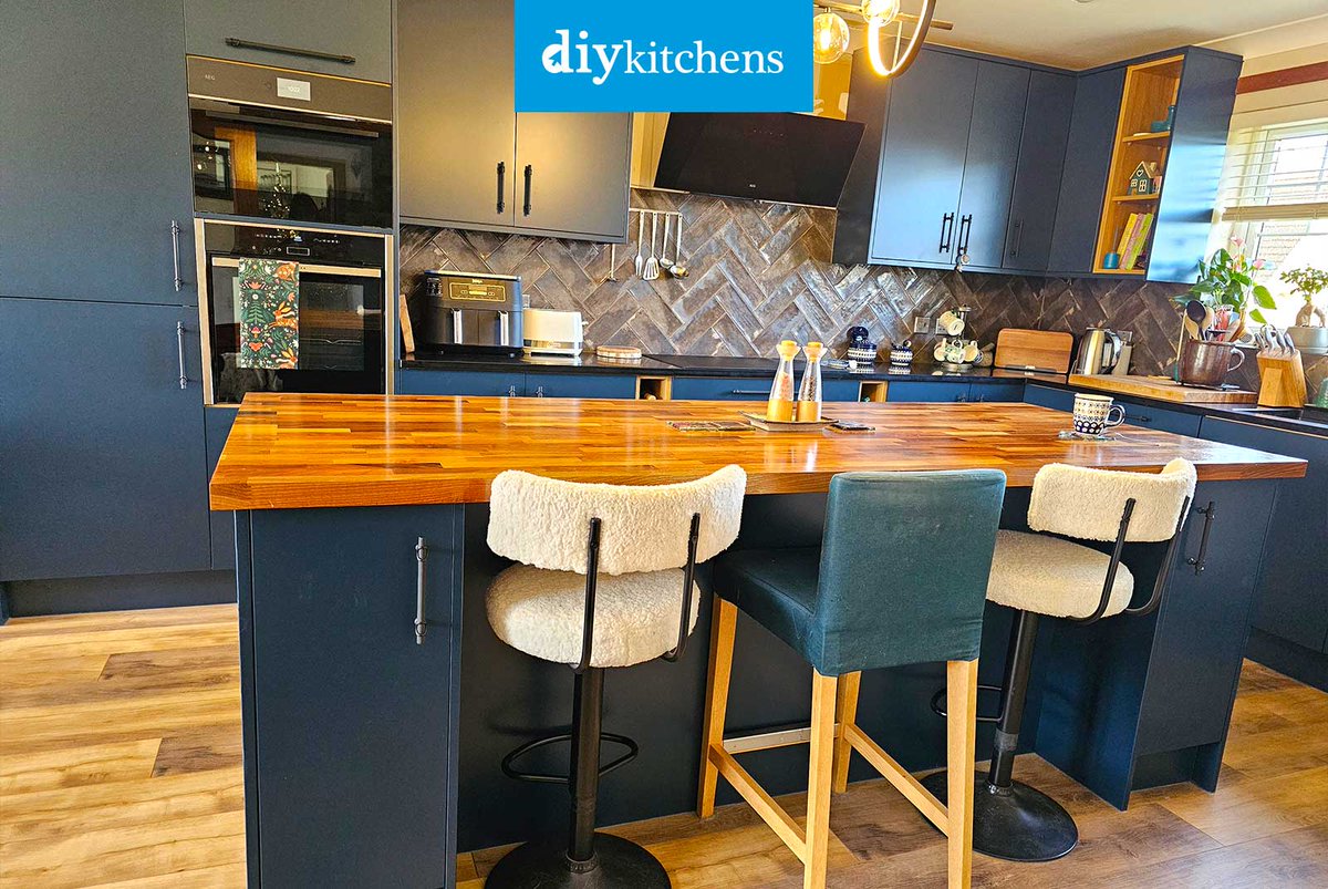 DIY_Kitchens's tweet image. 🌟 Sabina from Scotland shows us her completed Innova Carrera Cobham Blue Shaker #kitchen, supplied by DIY Kitchens (Ref:4333) - bit.ly/CustomerKitche…

Visit diy-kitchens.com to see how much you could save on your dream kitchen! 

#carrera #modernkitchen